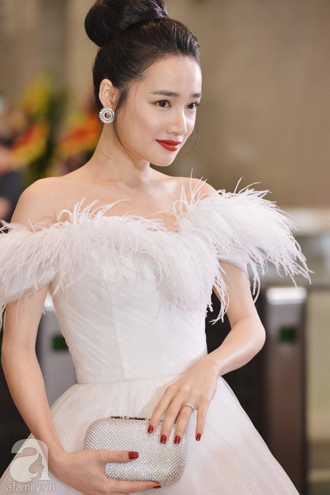 Nhã Phương mặc gì cũng xinh, nhưng sắc vóc của cô đạt đến độ hoàn hảo nhất khi diện mẫu váy này-8