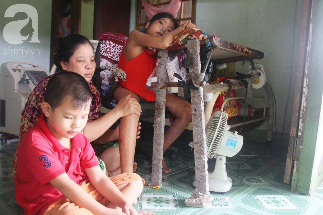 Xót cảnh cô gái trẻ 12 năm ngủ ngồi, chỉ mong chết đi vì không muốn bố mẹ nợ hoài tới nỗi không thể chữa bệnh cho em-3