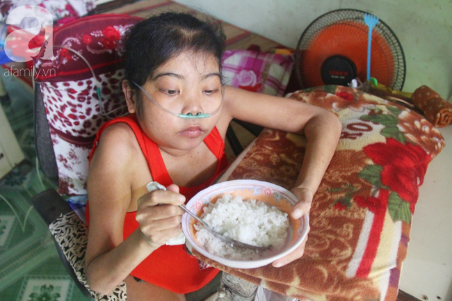 Xót cảnh cô gái trẻ 12 năm ngủ ngồi, chỉ mong chết đi vì không muốn bố mẹ nợ hoài tới nỗi không thể chữa bệnh cho em-8