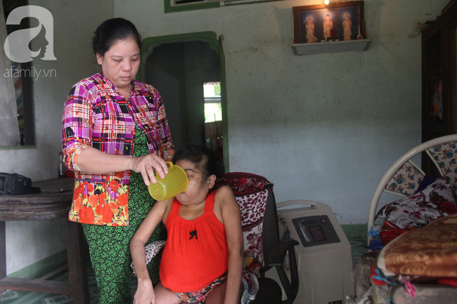 Xót cảnh cô gái trẻ 12 năm ngủ ngồi, chỉ mong chết đi vì không muốn bố mẹ nợ hoài tới nỗi không thể chữa bệnh cho em-13