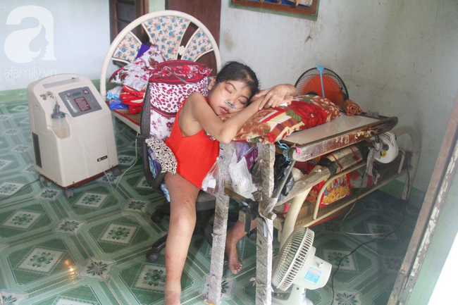 Xót cảnh cô gái trẻ 12 năm ngủ ngồi, chỉ mong chết đi vì không muốn bố mẹ nợ hoài tới nỗi không thể chữa bệnh cho em-10