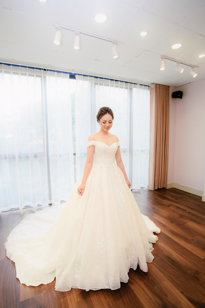 Lại lộ thêm ảnh bạn gái Công Lý đi thử váy cưới gợi cảm-7