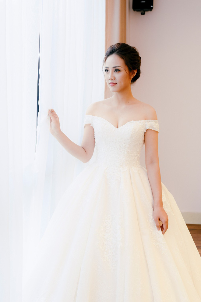 Lại lộ thêm ảnh bạn gái Công Lý đi thử váy cưới gợi cảm-4