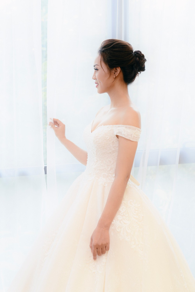 Lại lộ thêm ảnh bạn gái Công Lý đi thử váy cưới gợi cảm-5