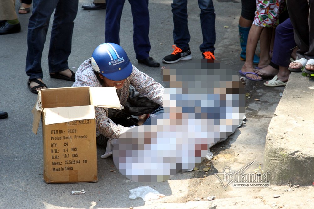 Lao từ trong ngõ ra, người đàn ông bị tàu đâm chết-3