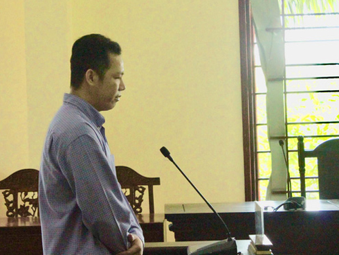 Nam sinh nghi ngáo đá cắn đứt rồi nuốt tai phải của bạn vào bụng-3