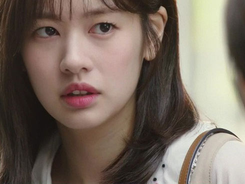 Bó hoa tulip nặc danh trên bàn làm việc vợ và âm mưu hiểm độc bất ngờ của người xưa”-3