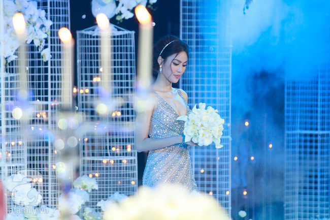 Cô dâu Lan Khuê tình tứ chăm sóc chú rể Tuấn John ở hậu trường tiệc cưới đẳng cấp 5 sao-6