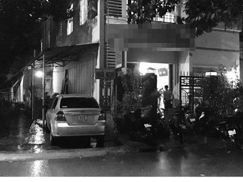 Hà Nội: Cô gái ôm mặt khóc nức nở khi biết tin bạn trai 18 tuổi treo cổ tự tử trong phòng trọ-4