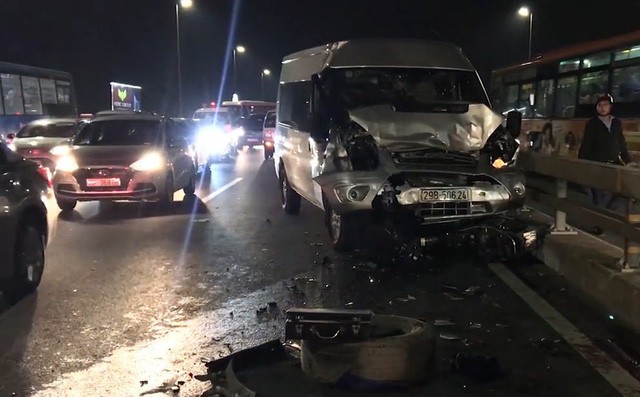 Hé lộ nguyên nhân chủ xe ô tô bị đâm chết khi thay lốp trên cầu Nhật Tân-1