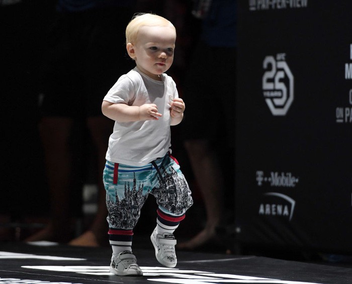 Bặm trợn, đầu gấu nhưng Gã điên Conor McGregor lại có một cậu quý tử đáng yêu hết cỡ-2