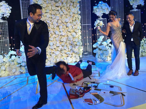 Clip: Lan Khuê diện váy siêu sexy, cùng chú rể John Tuấn Nguyễn khiêu vũ khuấy động hôn lễ-3