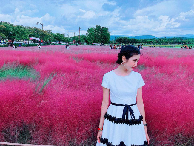 Phản ứng của Thúy Vân giữa lúc tình cũ đại gia làm đám cưới với bạn thân Lan Khuê-1