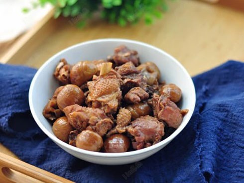 Gà kho là món rất quen, nhưng thêm thứ này muôn phần ngon hơn