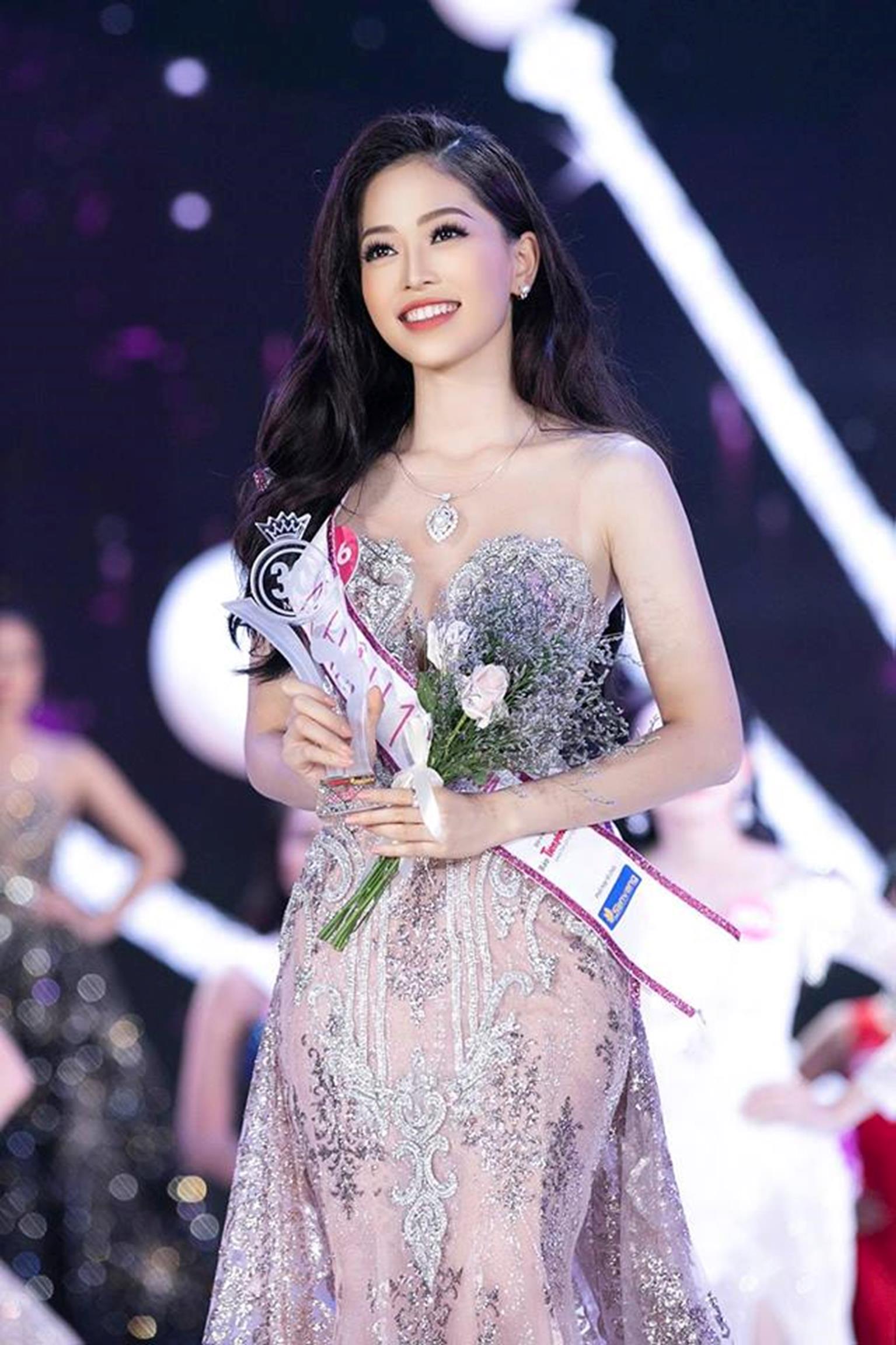 Á hậu Phương Nga mặc váy đẹp tựa nữ thần đi thi Miss Grand International-7