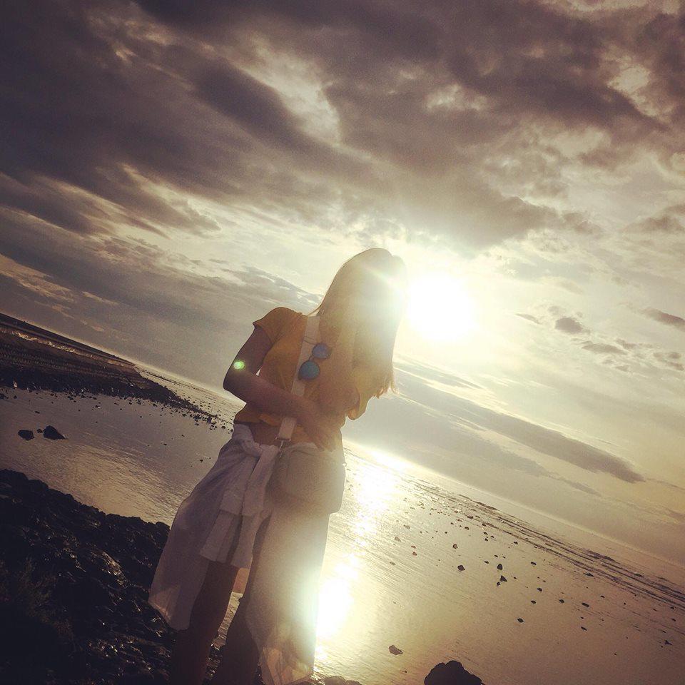 Bị lừa 300 triệu, cô gái buộc phải làm PG để trả nợ, từng bị sàm sỡ đến phát khóc-2