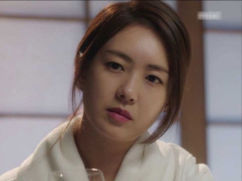 Sợ con dâu phải vất vả lo thủ tục nhà đất, mẹ chồng gợi ý đứng tên thay và âm mưu nham hiểm phía sau