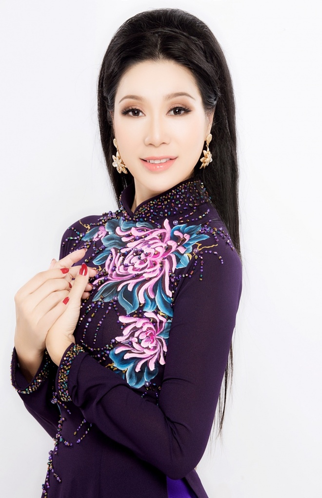 Trịnh Kim Chi thách thức nét thanh xuân trong tà áo dài-6