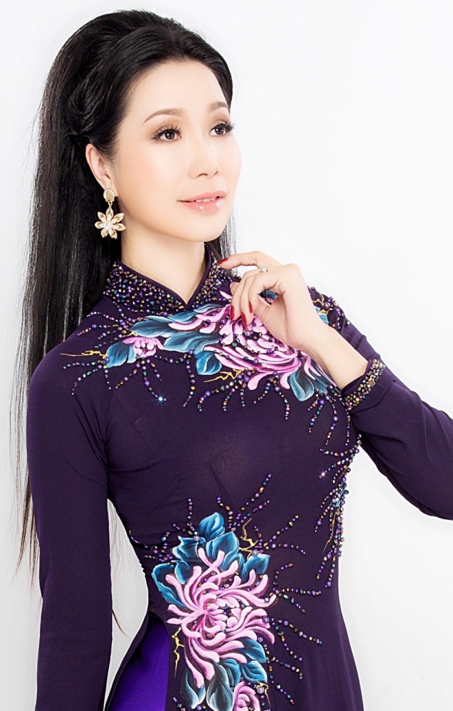 Trịnh Kim Chi thách thức nét thanh xuân trong tà áo dài-7