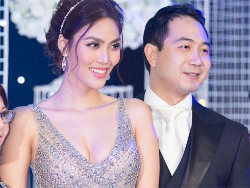 Khác với vẻ sang trọng trong hôn lễ của con gái, người mẹ giảng viên của Siêu mẫu Lan Khuê bình thường lại giản dị như thế này-14