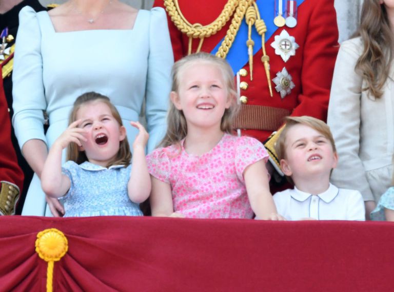 Chỉ một hành động nhỏ nhưng các mẹ sẽ học được 2 chiến thuật xử lý cơn ăn vạ của con giữa chốn đông người từ Công nương Kate Middleton-1