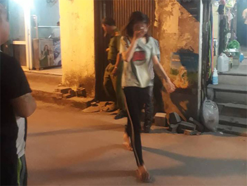 Đang chơi cùng con gái 7 tháng tuổi, mẹ chết thảm vì người đàn ông rơi từ trên trời xuống-4