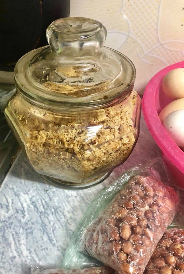 Con gái lấy chồng xa 300km vẫn được nhà ngoại tiếp tế, suốt 7 năm chỉ ăn gà nhà nuôi rau nhà trồng-4