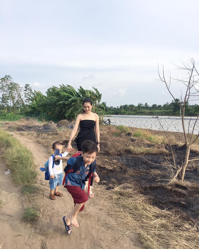 Lấy Ngô Quang Hải, mỹ nhân nổi nhất HHVN 2012 giờ đẻ 2 con, 5 năm ở nhà bán hàng-3