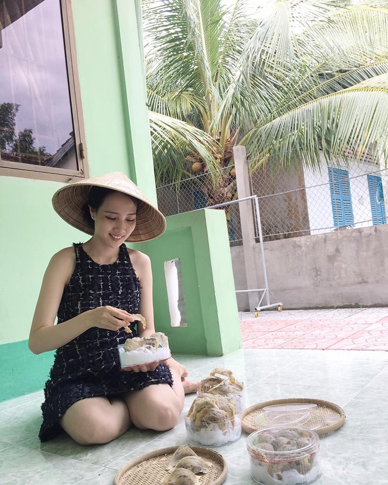 Lấy Ngô Quang Hải, mỹ nhân nổi nhất HHVN 2012 giờ đẻ 2 con, 5 năm ở nhà bán hàng-7