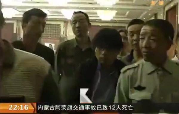 Cưới vợ giàu, chú rể thuê 200 khách lạ tới đám cưới để ra oai và cái kết khó ngờ-3