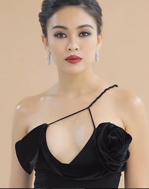 Diện váy cúp ngực trễ nải, Mâu Thủy buông lơi vòng một khiến fan mỏi mắt ngắm nhìn-9