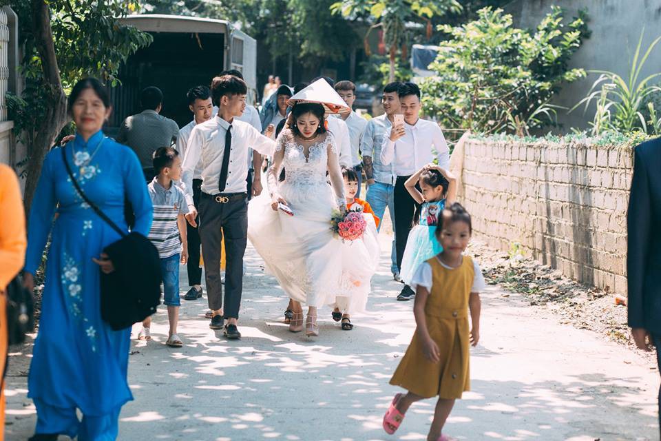 Chú rể mếu máo, ngáp ngủ trong đám cưới và lí do đằng sau khiến ai cũng cảm động-6