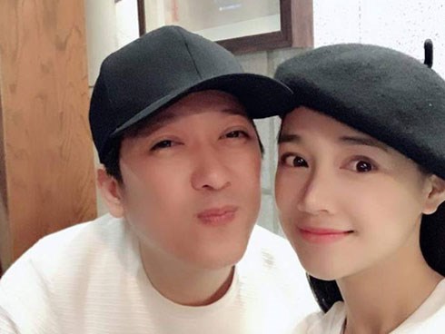 Nhã Phương khoe ảnh 2 vợ chồng hậu chuyến trăng mật Hàn Quốc