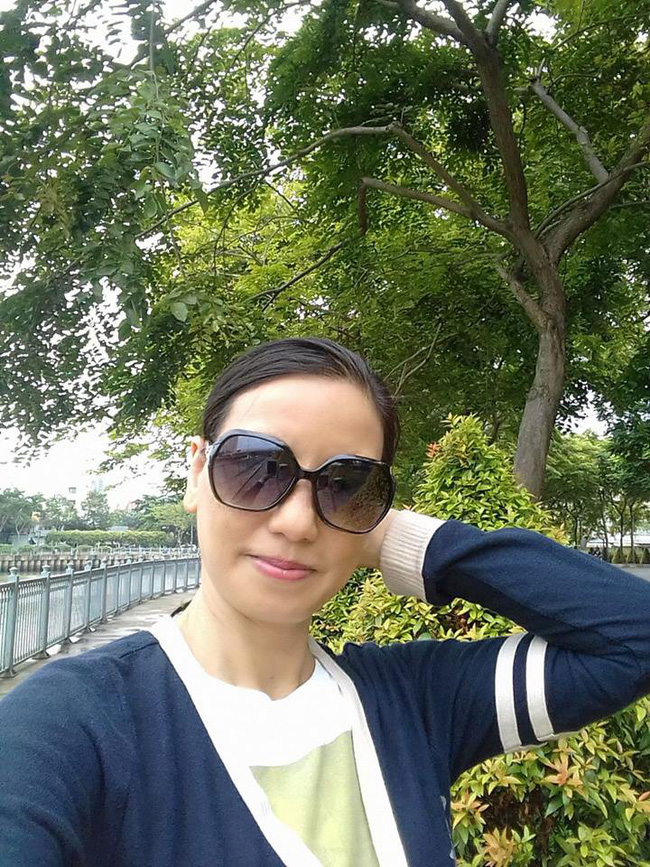 Khác với vẻ sang trọng trong hôn lễ của con gái, người mẹ giảng viên của Siêu mẫu Lan Khuê bình thường lại giản dị như thế này-10