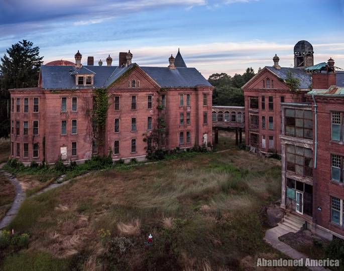 Bệnh viện tâm thần ‘ma ám’ ở Mỹ và chuyện có thật về nữ y tá giết người hàng loạt-1