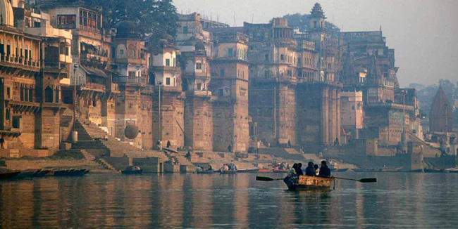 Hai gã đàn ông cưỡng bức một phụ nữ ngay bờ sông Hằng còn quay phim khoe lên mạng khiến dư luận hết sức phẫn nộ-2