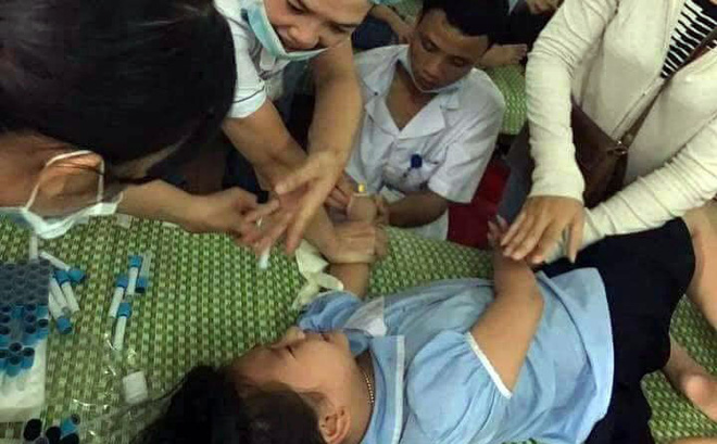 Hơn 250 học sinh tiểu học nhập viện nghi ngộ độc-1