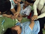 Vụ hàng trăm học sinh ở Ninh Bình nghi ngộ độc: Ruốc gà có mùi kinh lắm con không ăn-7