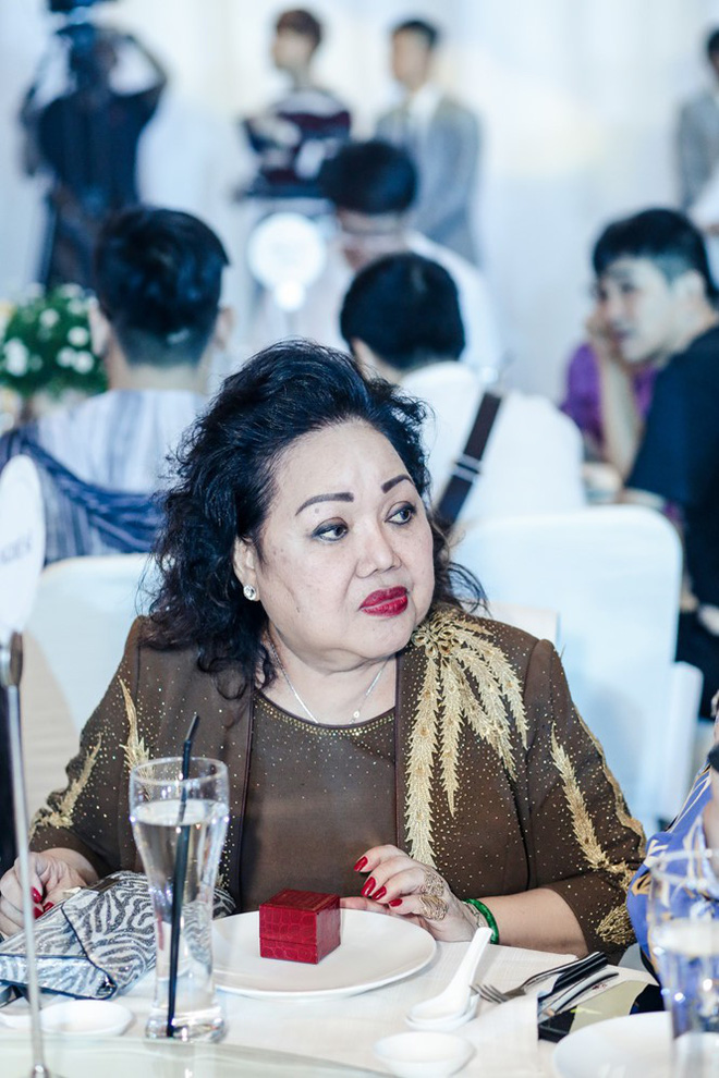 Quyền lực khủng khiếp của Đàm Vĩnh Hưng tuổi 47-8