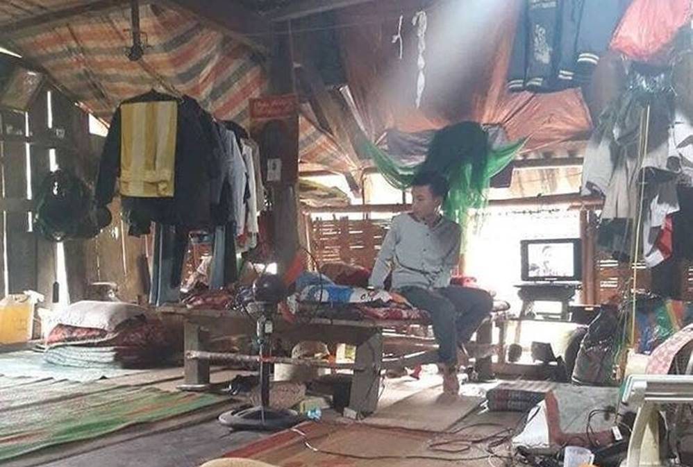 Rơi nước mắt với gia cảnh nam sinh bị trường Sỹ quan Thông tin trả về-1