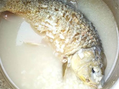 Được mẹ chồng nấu cháo cá chép tẩm bổ khi mang thai, lúc mở vung ra nàng dâu nhận nỗi ám ảnh kinh hoàng