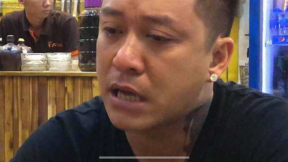 Vợ Tuấn Hưng chỉ biết khóc khi liveshow của chồng bị hủy giữa chừng-1