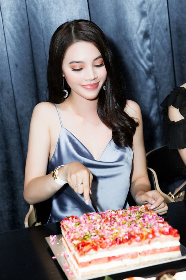 Hoa hậu tuyên bố cạch mặt Kỳ Duyên giàu có, nổi tiếng cỡ nào?-10