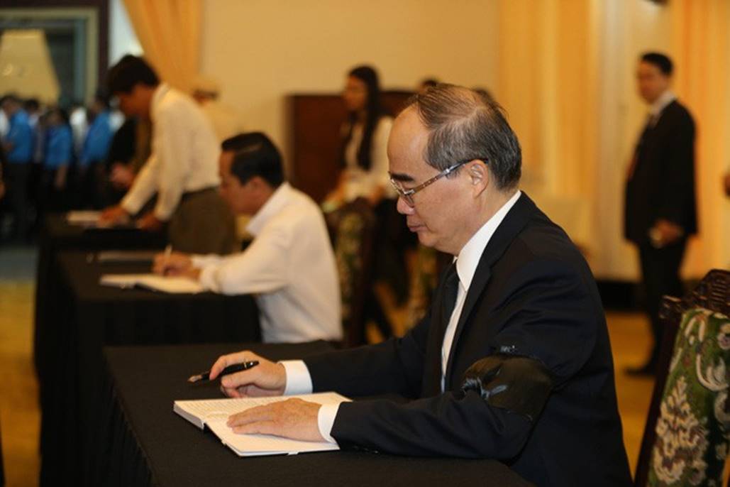 Xúc động lễ viếng nguyên Tổng Bí thư Đỗ Mười tại TP HCM-11