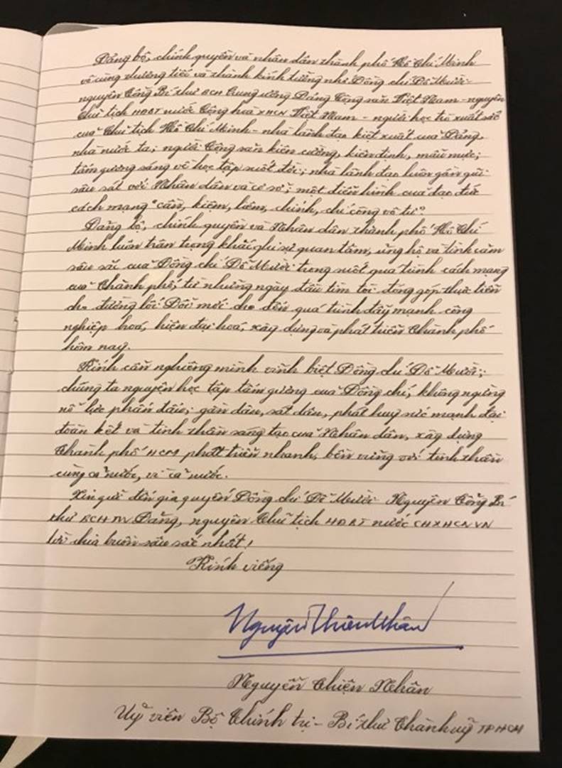 Xúc động lễ viếng nguyên Tổng Bí thư Đỗ Mười tại TP HCM-12