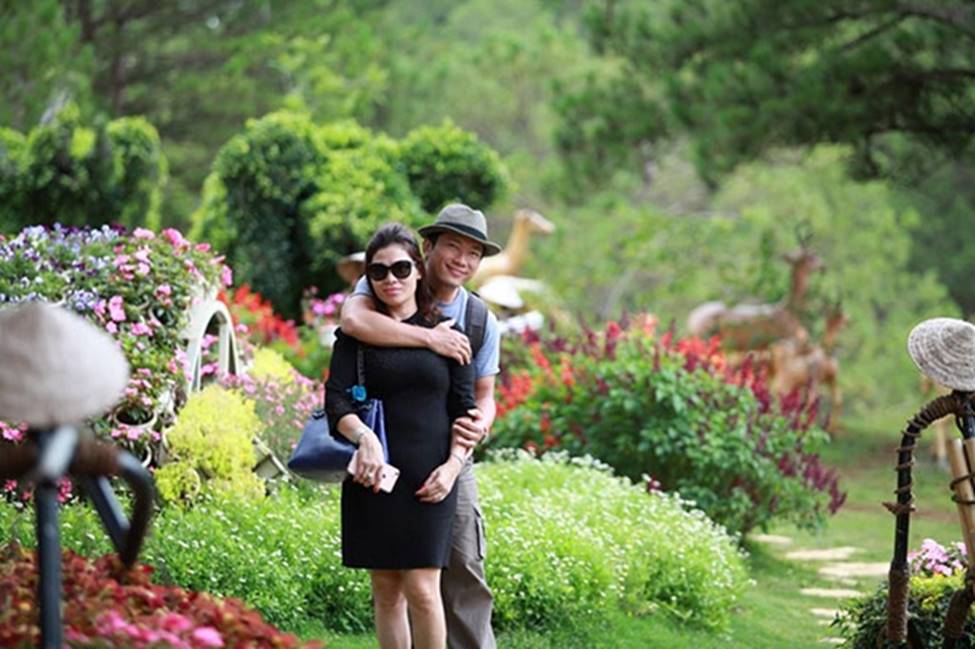 4 cô vợ đại gia giàu nứt đố đổ vách của sao nam Việt gồm những ai?-27