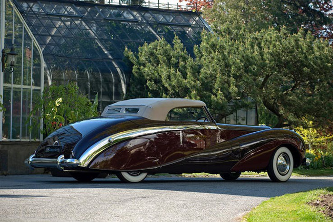 Nữ hoàng không có bằng lái xe nhưng bộ sưu tập xe hơi của bà khiến nhiều người phải choáng ngợp-7