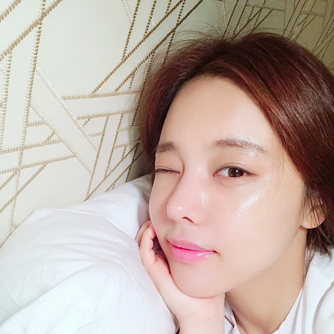 Chuyên gia da liễu chia sẻ 7 tips chăm sóc da mùa hanh khô, trong đó có một điều bạn sẽ không ngờ tới-2