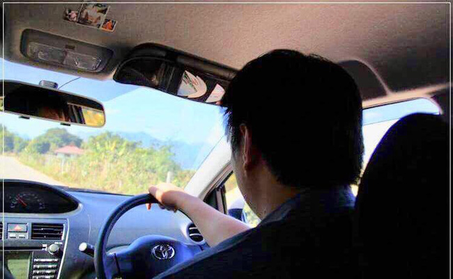 Năm xưa hứa cùng nàng ngồi trên chiếc xe hoa lộng lẫy nhất, nay anh chàng đã thực hiện được nhưng đoạn kết lại gây cười đau ruột-2