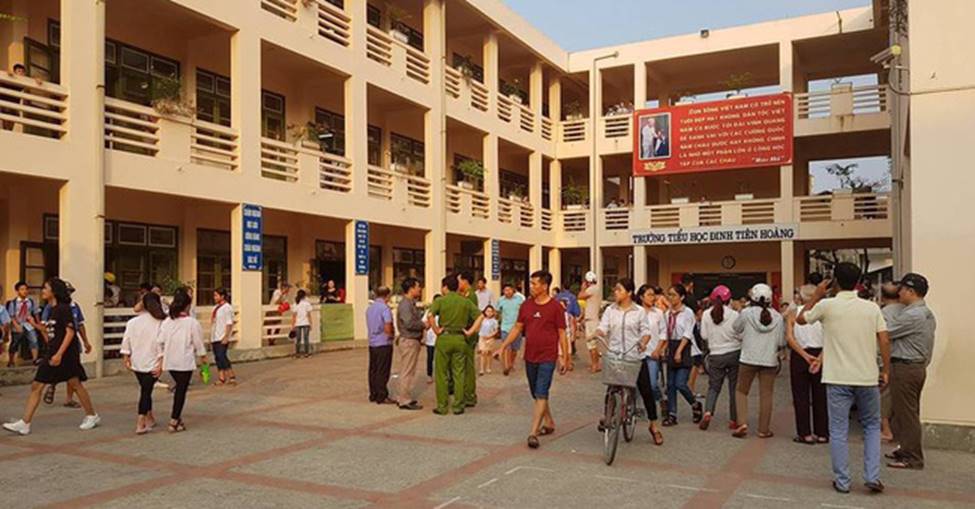 Vụ hàng trăm học sinh ở Ninh Bình nghi ngộ độc: Ruốc gà có mùi kinh lắm con không ăn-1